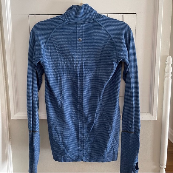 💙 RARE BUFFALO SABRES COLORS LONG SLEEVE LULULEMON HALF ZIP​ - Picture 2 of 7